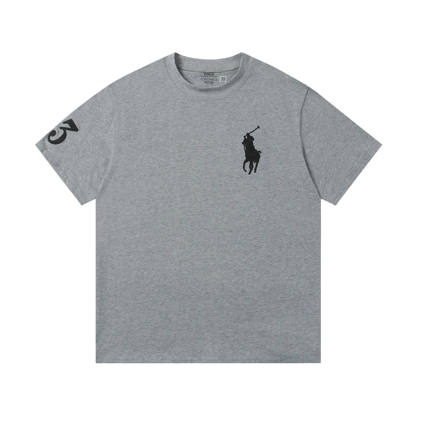 P130 Style number: 652 Brand reputation: Ralph Lauren is an internationally renowned high-end fashion brand, representing quality, style and status. Wearing its short sleeves can highlight consumers' taste and identity. Classic design: The brand has unique and enduring classic design elements, such as the polo logo, iconic color combinations, etc., which are both fashionable and recognizable. High-quality fabric: Made of double yarn 280g fabric, usually made of high-quality cotton fabric, which is soft, breathable, and sweat-absorbent, comfortable to wear, and suitable for various occasions and seasons. Exquisite craftsmanship: Pay attention to detail processing and production technology, neat stitching, and tailoring to ensure the durability and beauty of the clothing. Diversified styles: covering a variety of styles from casual to formal, simple to gorgeous, meeting the individual needs and wearing scenarios of different consumers. Strong matchability: Can be matched with a variety of bottoms, jackets and accessories to easily create a variety of different fashion looks. Inheritance and innovation: While maintaining the traditional charm of the brand, we constantly innovate designs and incorporate new fashion elements to keep our products attractive. Brand values: The American lifestyle and positive values ​​conveyed by Ralph Lauren are also recognized and yearned for by consumers. Color: Black White Gray Blue White Blue Red Pink Sky Blue Bean Green Burgundy Complete Sizes: S, M, L, XL,